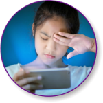 Melindungi Mata Anak dan Remaja dari Sinar Handphone